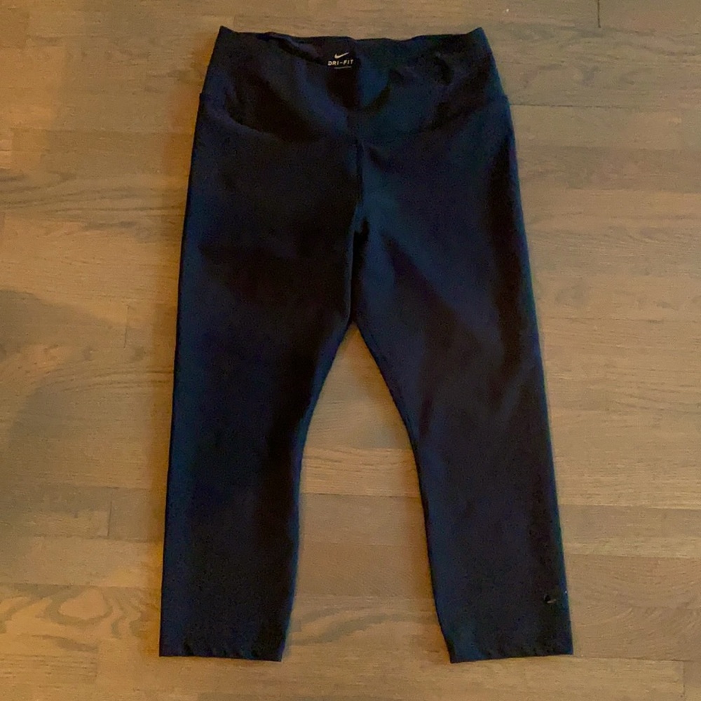 NIKE DRI-FIT High Waist Tight Capri Jogging Pants